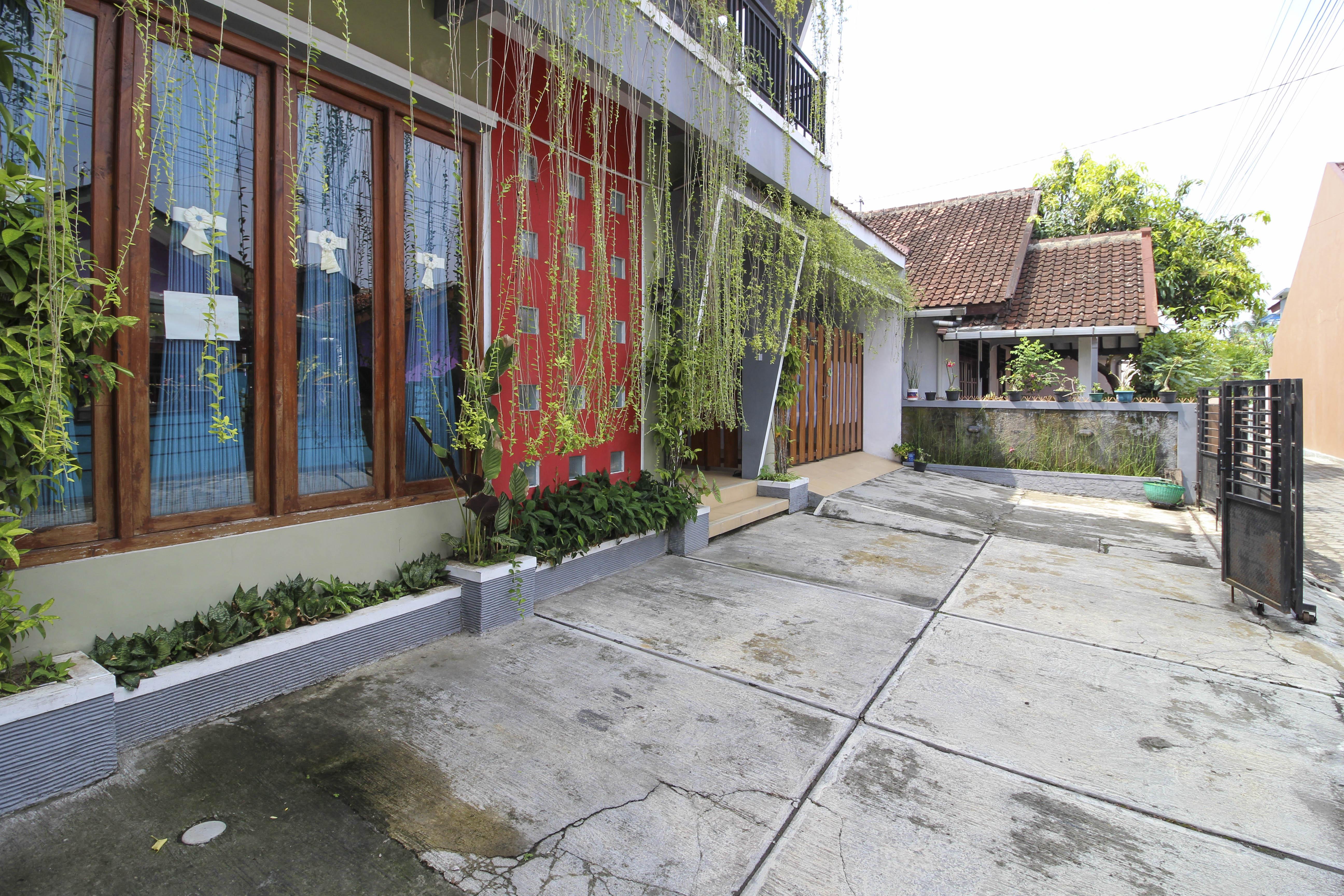 Reddoorz Near Hartono Mall Kejayan Exterior foto